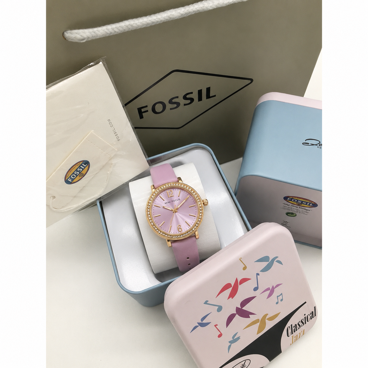 Fossil Women’s Watch Gold Tone with Crystal Bezel, Black Dial & Black Rubber Strap Mirror Original