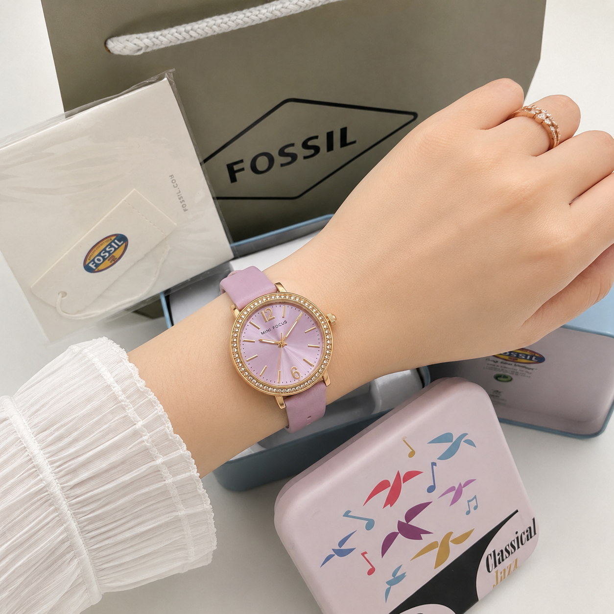 Fossil Women’s Watch Gold Tone with Crystal Bezel, Black Dial & Black Rubber Strap Mirror Original