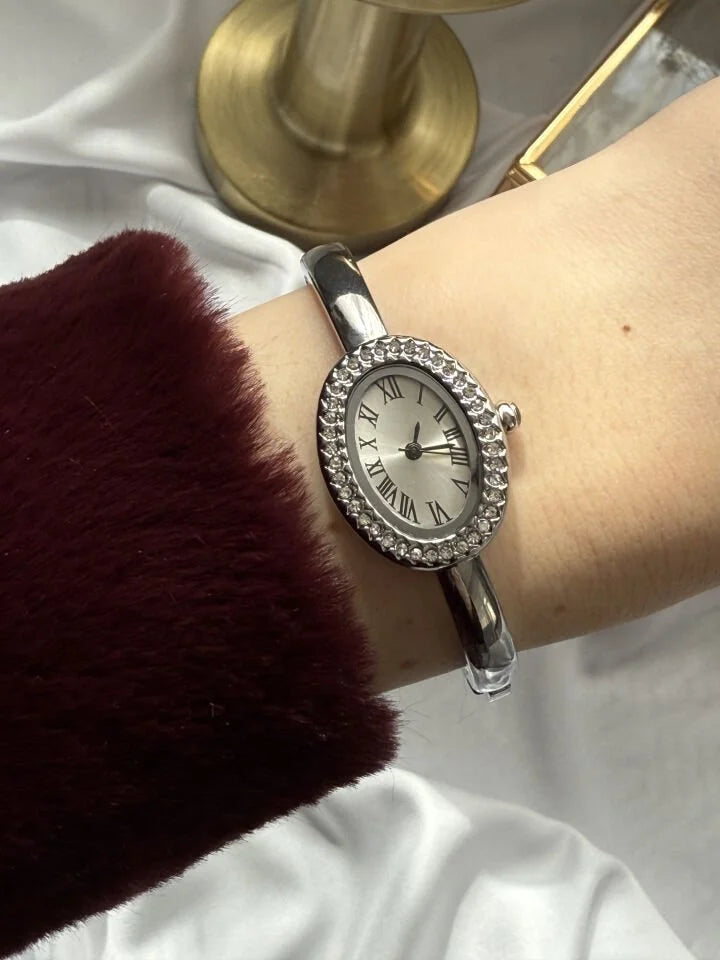 Cartier Women’s Watch – Silver Tone with Crystal Bezel – Oval White Dial – Roman Numerals – Quartz Movement – Mirror Edition