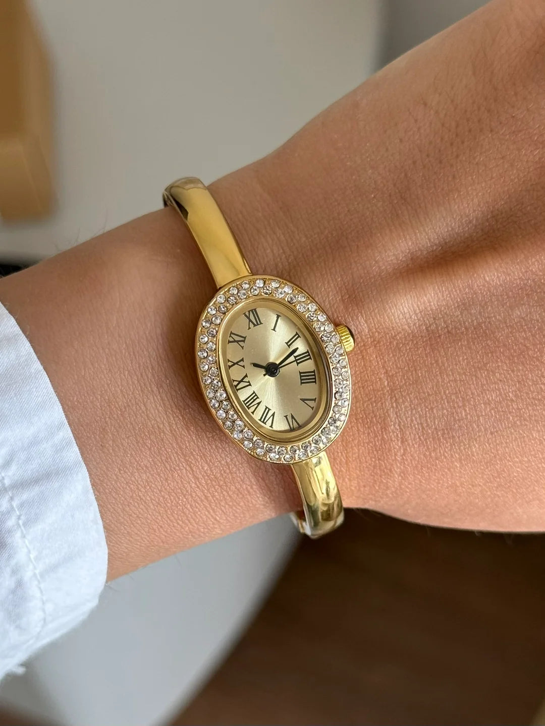 Cartier Baignoire Women's Watch Gold Tone with Crystal Bezel Oval Light Gold Dial  Roman Numerals  Quartz Movement Mirror Edition